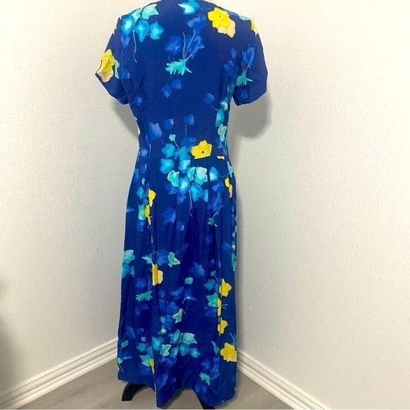 John Bentley Button Down Women’s Maxi Floral Dress (has small hole) missing belt - Picture 5 of 12